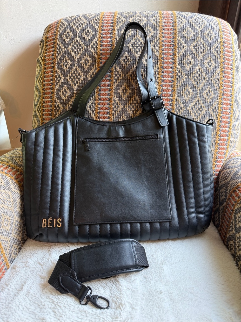 Béis - “the overnight bag” in Quilted Faux Leather